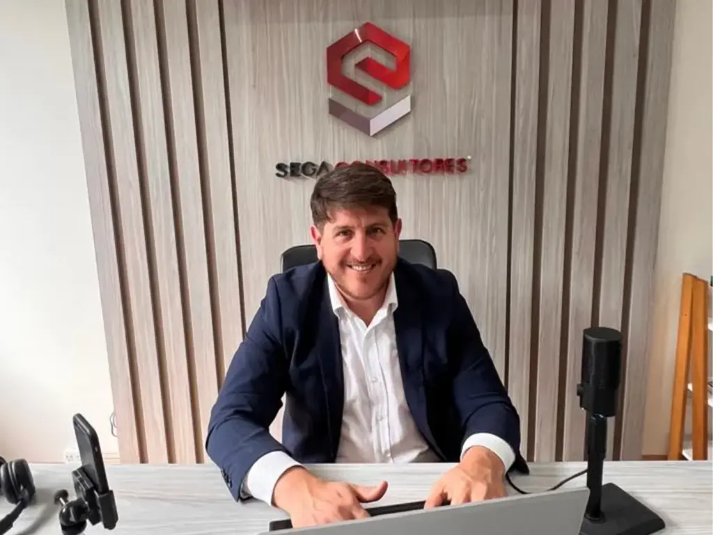 Luciano D'Mari en las oficinas de Sega Consultores